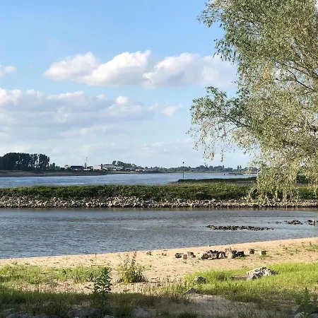 Waaldijk15 At River The Waal Chalet Dreumel